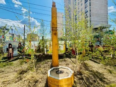 Сэргэ установили на территории глазной больницы Якутии