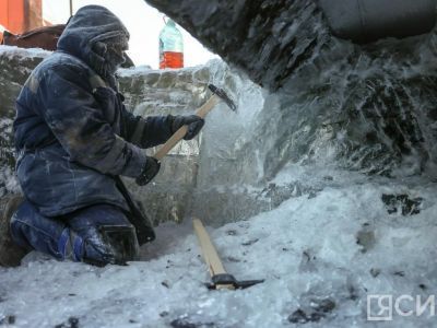 Работа не для слабаков: как вымораживают и ремонтируют речные суда в Якутии