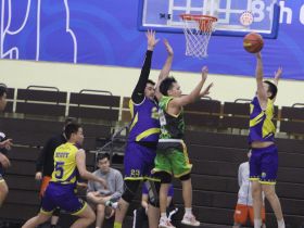 В Якутске мужские баскетбольные команды начали бороться за путёвки на игры в Нюрбе