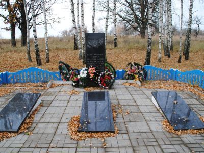 Братская могила  5 партизан, расстрелянных в 1942 году немецко-фашистскими захватчиками