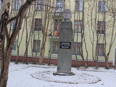 Бюст дважды Героя Советского Союза гвардии подполковника Сафонова Бориса Феоктистовича