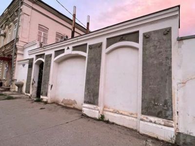 Проездная арка с оградой