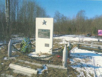 Памятный знак бойцам 18-го тяжелого гаубичного артполка РКГ