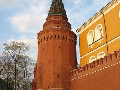 Круглая угловая башня Арсенальная