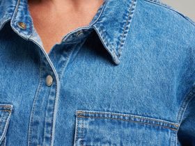 Джинсовая рубашка объемного кроя