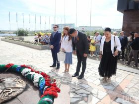 В Дни армейской культуры на площади Победы Якутска возложили цветы якутянам-героям