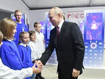 Владимир Путин посетил выставку «Россия» на ВДНХ в Москве