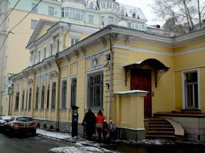 Городская усадьба П.А.Новикова - Н.В.Смольянинова - Л.М.Савелова - Главный дом, 1819 г., 1885 г., 1911 г., архитектор М.К.Геппенер, гражданский инженер Н.Г.Фалеев