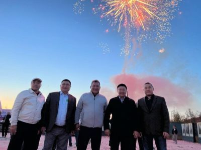 В селе Сунтар запустили праздничный салют в честь земляка — Героя России