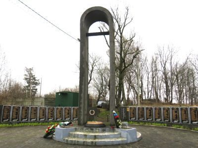 Братская могила советских воинов, погибших в марте 1945 года
