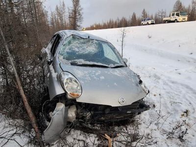 С федеральной трассы съехал автомобиль в Алданском районе Якутии