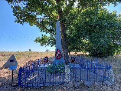 Братская могила советских воинов, погибших в период Сталинградской битвы