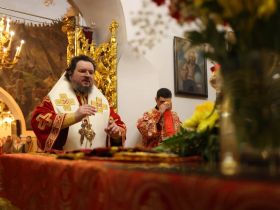 Глава Якутии посетил Пасхальное богослужение