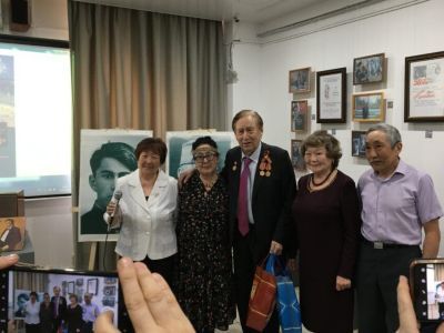 В Якутске открылась выставка, посвященная творчеству певца Александра Самсонова