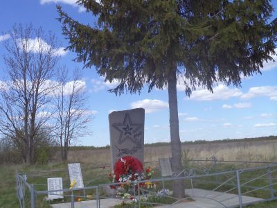Братская могила воинов Советской Армии, погибших в 1941-1944 гг. в боях с немецко-фашистскими захватчиками
