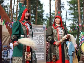 Показ национальной одежды состоялся на Ысыахе Олонхо