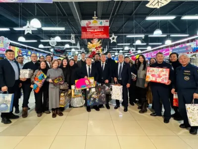 Дмитрий Садовников и руководители ведомств присоединились к акции «Ёлка добра»