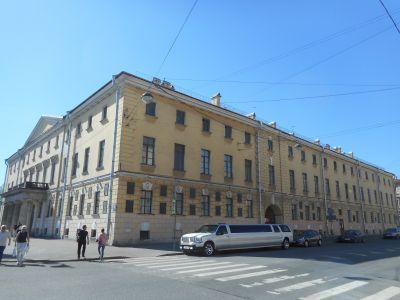 Дом жилой Академии наук ("дом академиков"). Здесь в 1918-1936 гг. жил физиолог Павлов И.П.