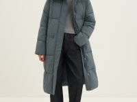 Пальто утепленное с капюшоном