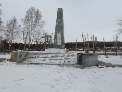 Памятник на братской могиле, где похоронены 70 человек жертв колчаковской расправы в городе Миассе