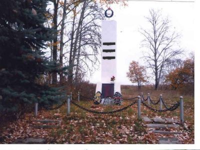 Братская могила 228 советских воинов, погибших в 1943 г. в боях с немецко-фашистскими захватчиками при освобождении деревни