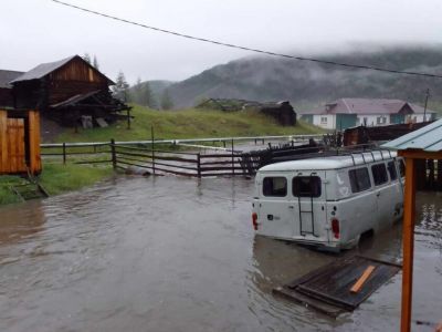 15 дворов подтопило из-за сильных дождей в селе Себян-Кюель в Якутии