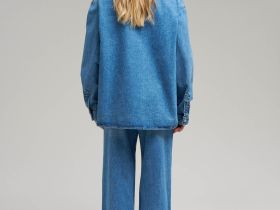 Джинсовая рубашка объемного кроя