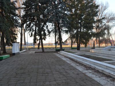 Братская могила 17 советских воинов, погибших в боях с фашистскими захватчиками