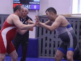 В Якутске выявили чемпионов республики по вольной борьбе среди ветеранов