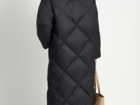 Пуховое пальто с капюшоном и воротником-стойкой