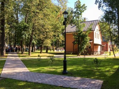 Парк с липовыми аллеями