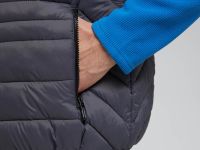 Утепленный жилет со съемным капюшоном