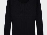 Джемпер приталенного силуэта с округлым вырезом