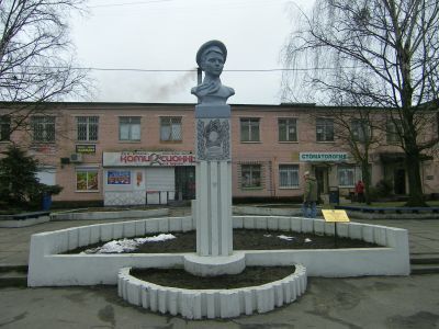 Бюст Павлика Морозова (ск. М.С. Постнова, арх. Е.П. Тронин)