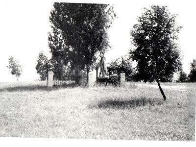 Братская могила советских воинов, погибших в боях с фашистами