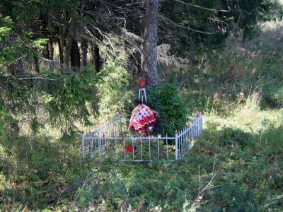 Братское захоронение советских воинов, погибших в 1941-44 гг.