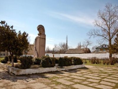 Памятник С.-Стальскому