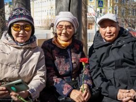 К мемориальной доске воинам-журналистам Якутии возложили цветы