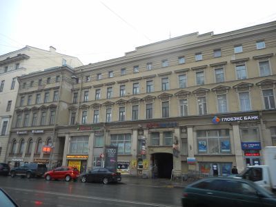 Дом подполковника Брюна с флигелями и сквером в 1-м дворе