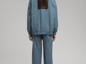 Свободная ветровка с водоотталкивающей пропиткой