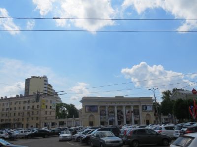 Здание бывшего кинотеатра "Ампир", где 29 октября 1917 г. проходил общегородской митинг революционных рабочих и солдат гарнизона, на котором было принято воззвание о вооруженном восстании