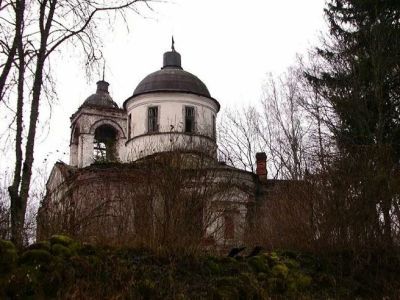 Церковь Михаила Архангела на погосте