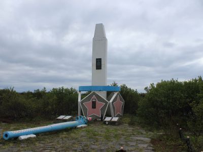 Обелиск на воинском захоронении воинов 113 отдельного Печенгского Краснознаменного артиллерийского дивизиона