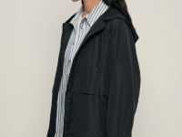 Ветровка с капюшоном на молнии