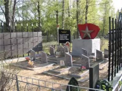 Братская могила воинов Советской Армии, погибших в 1944 г.