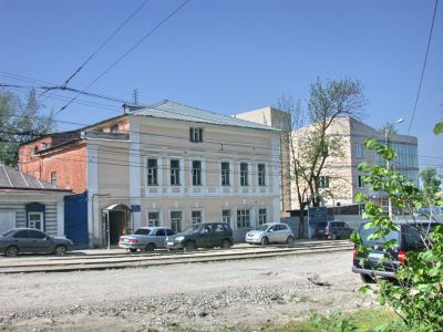 Жилой дом с торговым залом