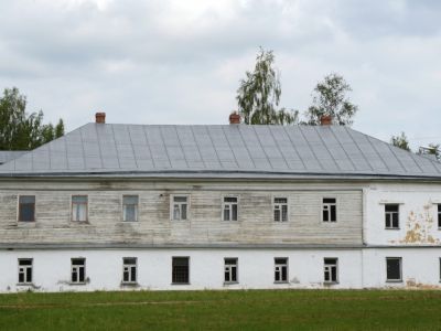 Шесть келейных корпусов