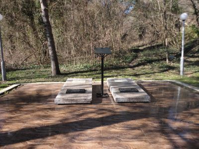 Могила А.Ф. Лисака, военврача 3-го ранга, погибшего в борьбе с фашистами