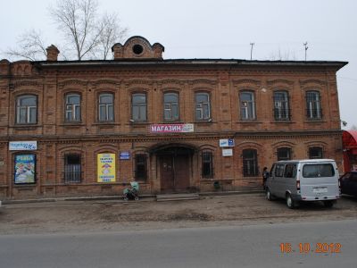 Дом жилой с магазином
