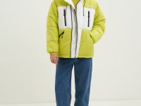 Утепленная куртка с контрастной отделкой